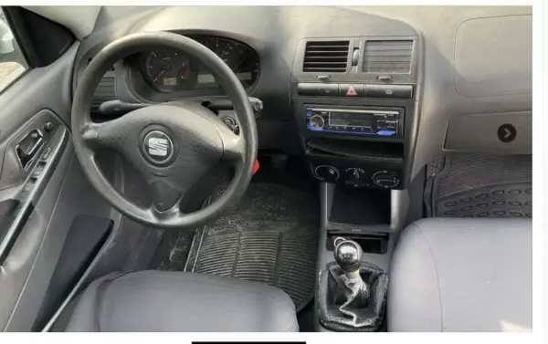SEAT Ibiza 1999 - 3400 EUR, 259010 km - AUTO.MOTO.pt - 259010km - foto 4 de 4