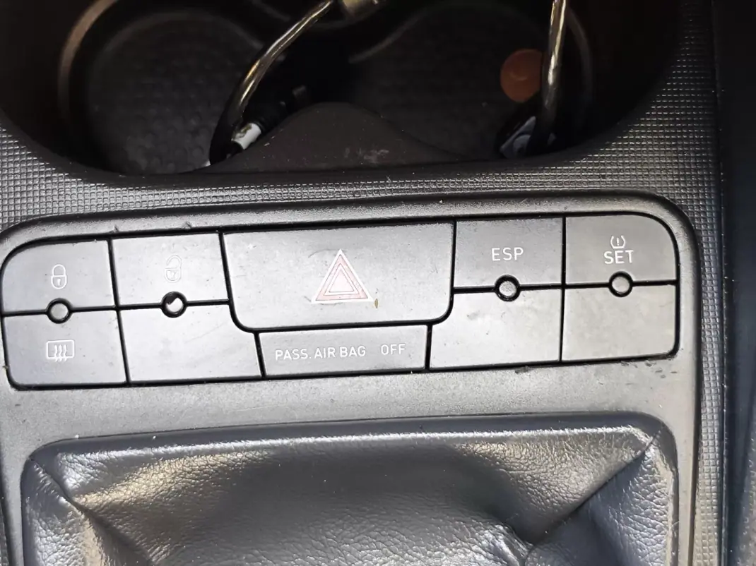 SEAT Ibiza 2015 - 8480 EUR, 179000 km - AUTO.MOTO.pt - 179000km - foto 34 de 36