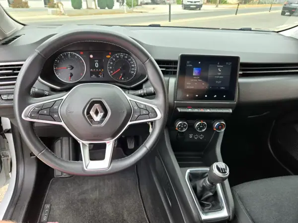 Renault Clio 2021 - 16950 EUR, 67876 km - AUTO.MOTO.pt - 67876km - foto 6 de 10