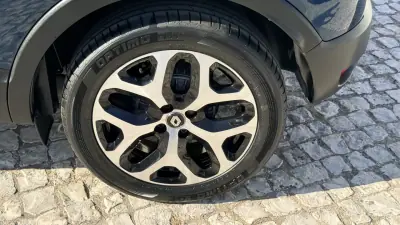 Renault Captur 2018 - 12990 EUR, 149914 km - AUTO.MOTO.pt - 149914km - foto 16 de 44