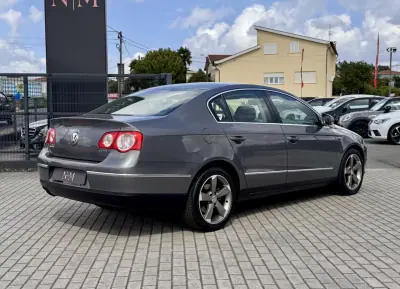 Volkswagen Passat 2005 - 6500 EUR, 234000 km - AUTO.MOTO.pt - 234000km - foto 2 de 19