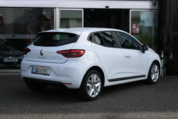 Renault Clio 2023 - 15900 EUR, 53000 km - AUTO.MOTO.pt - 53000km - foto 4 de 23