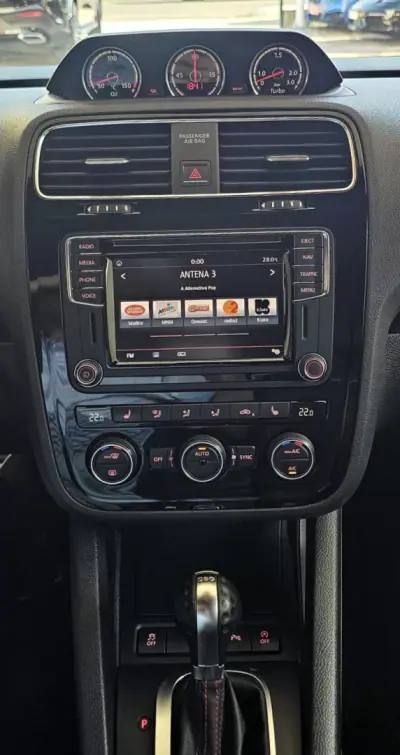 Volkswagen Scirocco 2015 - 25000 EUR, 125000 km - AUTO.MOTO.pt - 125000km - foto 9 de 28