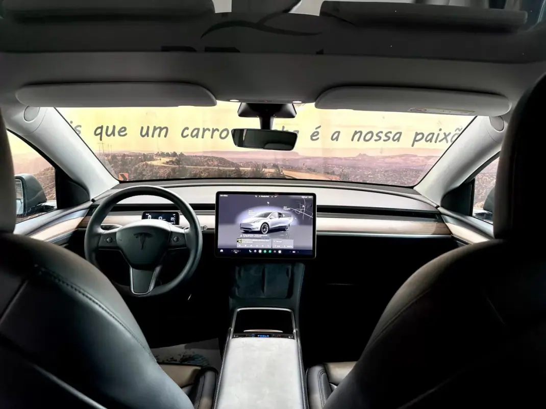 Tesla Model Y 2023 - 42900 EUR, 41470 km - AUTO.MOTO.pt - 41470km - foto 20 de 35