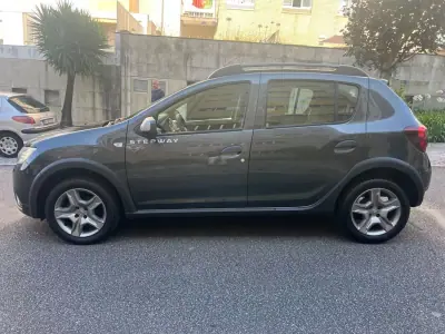 Dacia Sandero 2017 - 8950 EUR, 158000 km - AUTO.MOTO.pt - 158000km - foto 9 de 15