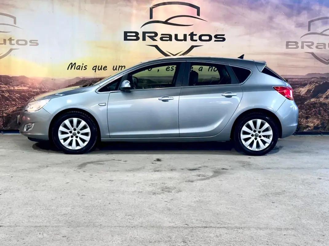 Opel Astra 2010 - 7500 EUR, 194859 km - AUTO.MOTO.pt - 194859km - foto 4 de 22