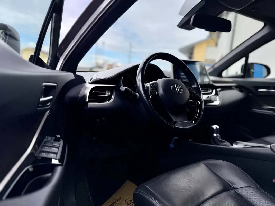 Toyota C-HR 2019 - 23950 EUR, 92000 km - 92000km - foto 12 de 25