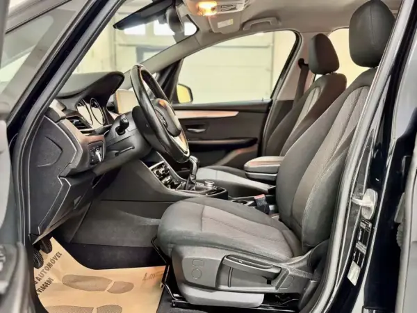 BMW 218 Gran Tourer 2018 - 14750 EUR, 148000 km - AUTO.MOTO.pt - 148000km - foto 22 de 54