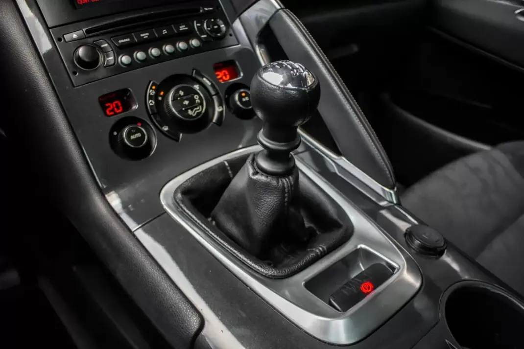 Peugeot 3008 2010 - 7490 EUR, 200623 km - AUTO.MOTO.pt - 200623km - foto 18 de 36