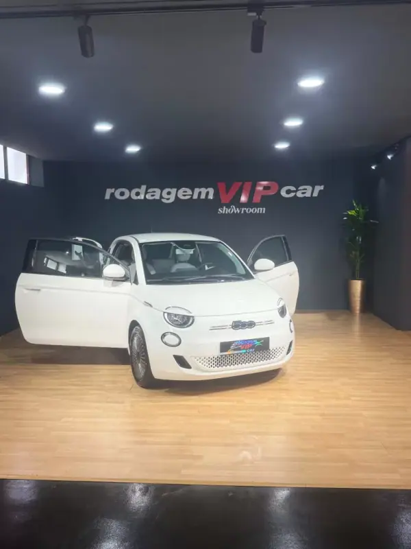 Fiat 500e 2021 - 16999 EUR, 18600 km - 18600km - foto 2 de 16