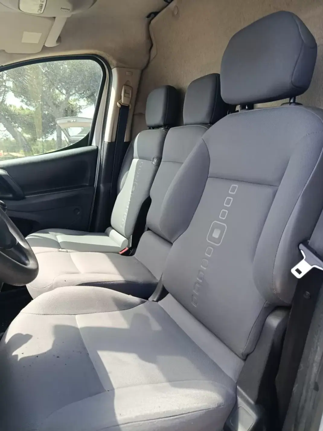 Citroën Berlingo 2013 - 123 EUR, 12350 km - AUTO.MOTO.pt - 12350km - foto 3 de 7