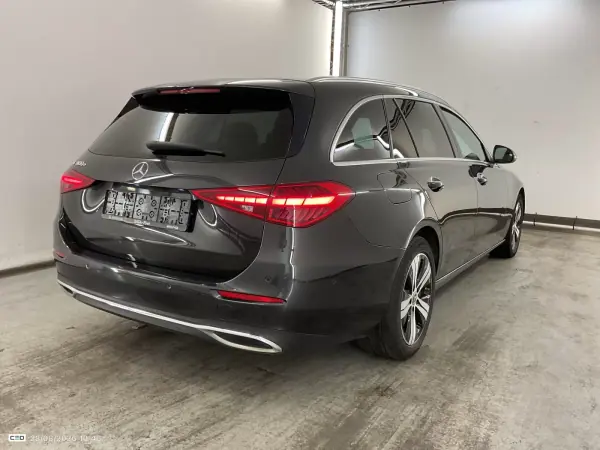 Mercedes-Benz C 300 2022 — foto 3 de 13