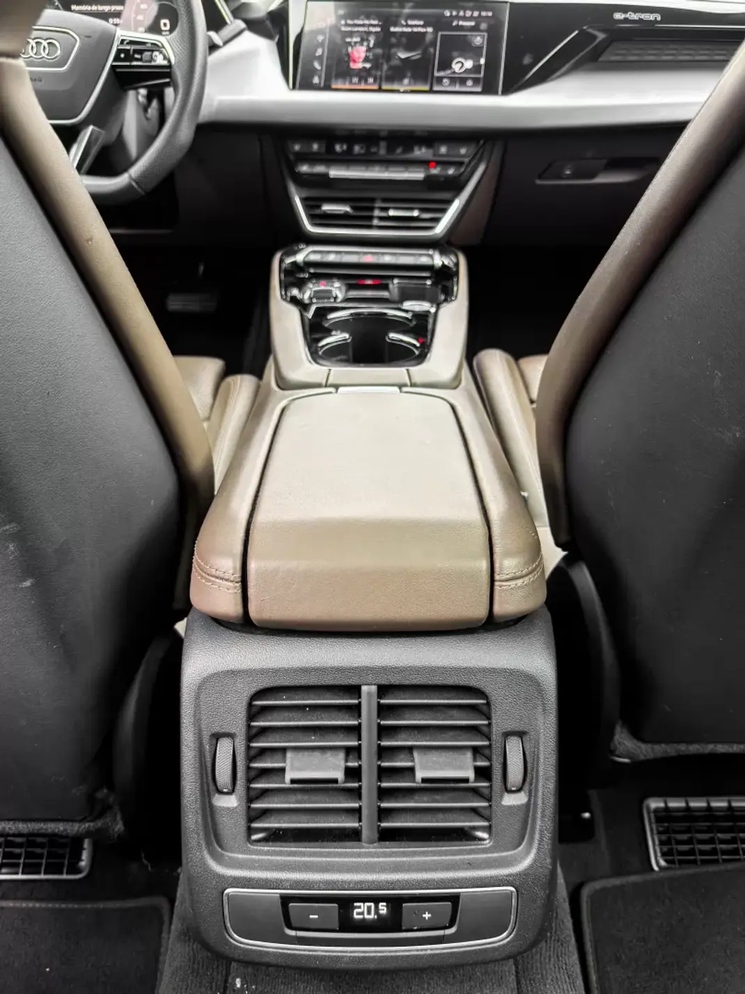 Audi e-tron GT 2022 - 58500 EUR, 86000 km - 86000km - foto 35 de 36
