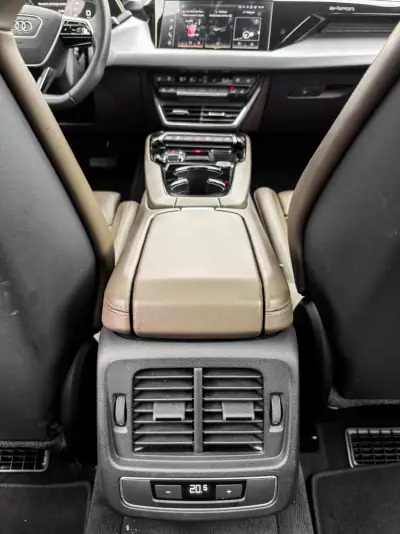 Audi e-tron GT 2022 - 58500 EUR, 86000 km - AUTO.MOTO.pt - 86000km - foto 35 de 36