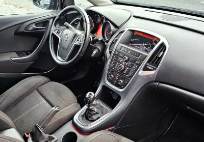 Opel Astra Sports Tourer 2015 - 8999 EUR, 250000 km - AUTO.MOTO.pt - 250000km - foto 23 de 24