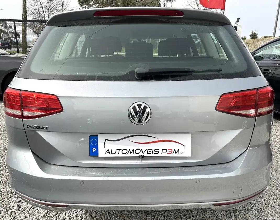 Volkswagen Passat Variant 2018 - 17900 EUR, 143500 km - AUTO.MOTO.pt - 143500km - foto 20 de 20