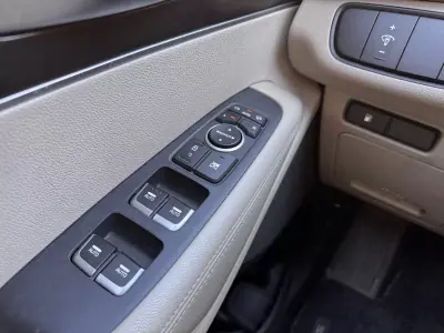 Kia Sorento 2015 - 16000 EUR, 175000 km - AUTO.MOTO.pt - 175000km - foto 15 de 22