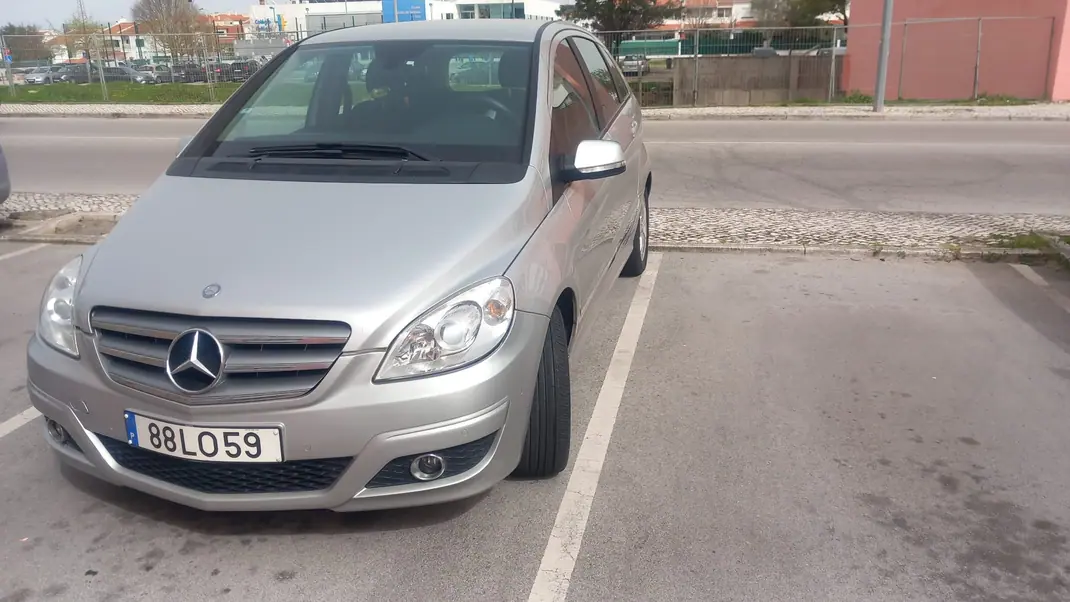 Mercedes-Benz B 160 2011 - 7000 EUR, 265000 km - AUTO.MOTO.pt - 265000km - foto 4 de 5
