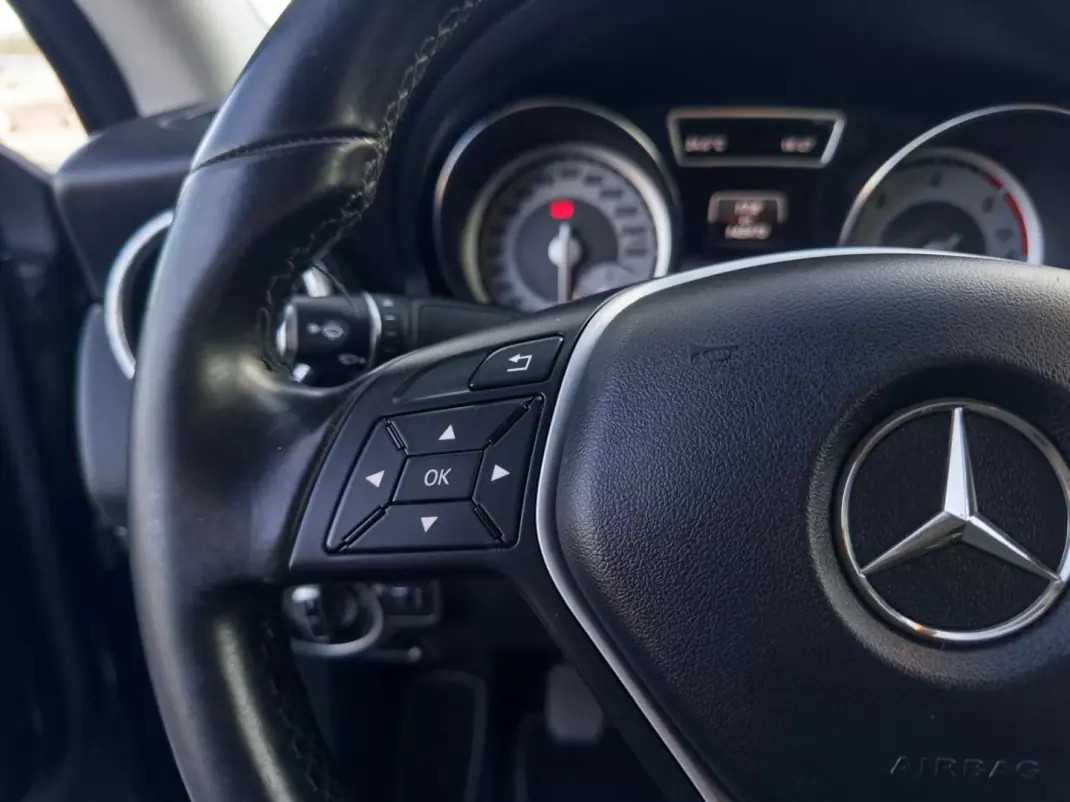 Mercedes-Benz CLA 180 2014 - 16990 EUR, 145000 km - AUTO.MOTO.pt - 145000km - foto 18 de 32