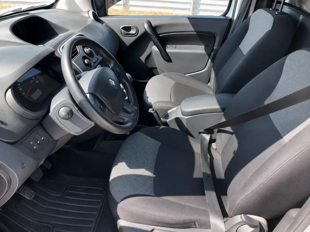 Renault Kangoo 1.5 DCi Maxi 2022 - 13999 EUR, 140000 km - AUTO.MOTO.pt - 140000km - foto 5 de 8