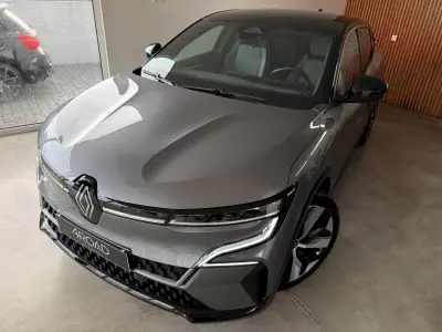 Renault Mégane E-Tech 2023 - 25500 EUR, 58000 km - AUTO.MOTO.pt - 58000km - foto 3 de 121