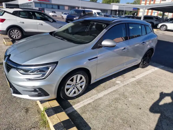 Renault Mégane E-Tech 2021 - 12900 EUR, 137000 km - AUTO.MOTO.pt - 137000km - foto 2 de 7
