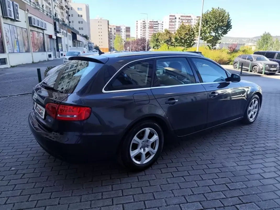 Audi A4 Avant 2010 - 10980 EUR, 243000 km - 243000km - foto 27 de 33