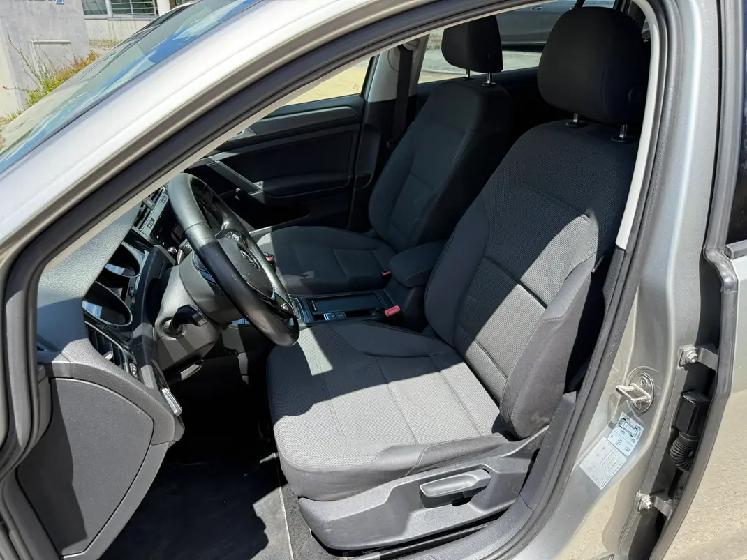 Volkswagen Golf Variant 2017 - 11250 EUR, 193000 km - AUTO.MOTO.pt - 193000km - foto 12 de 14