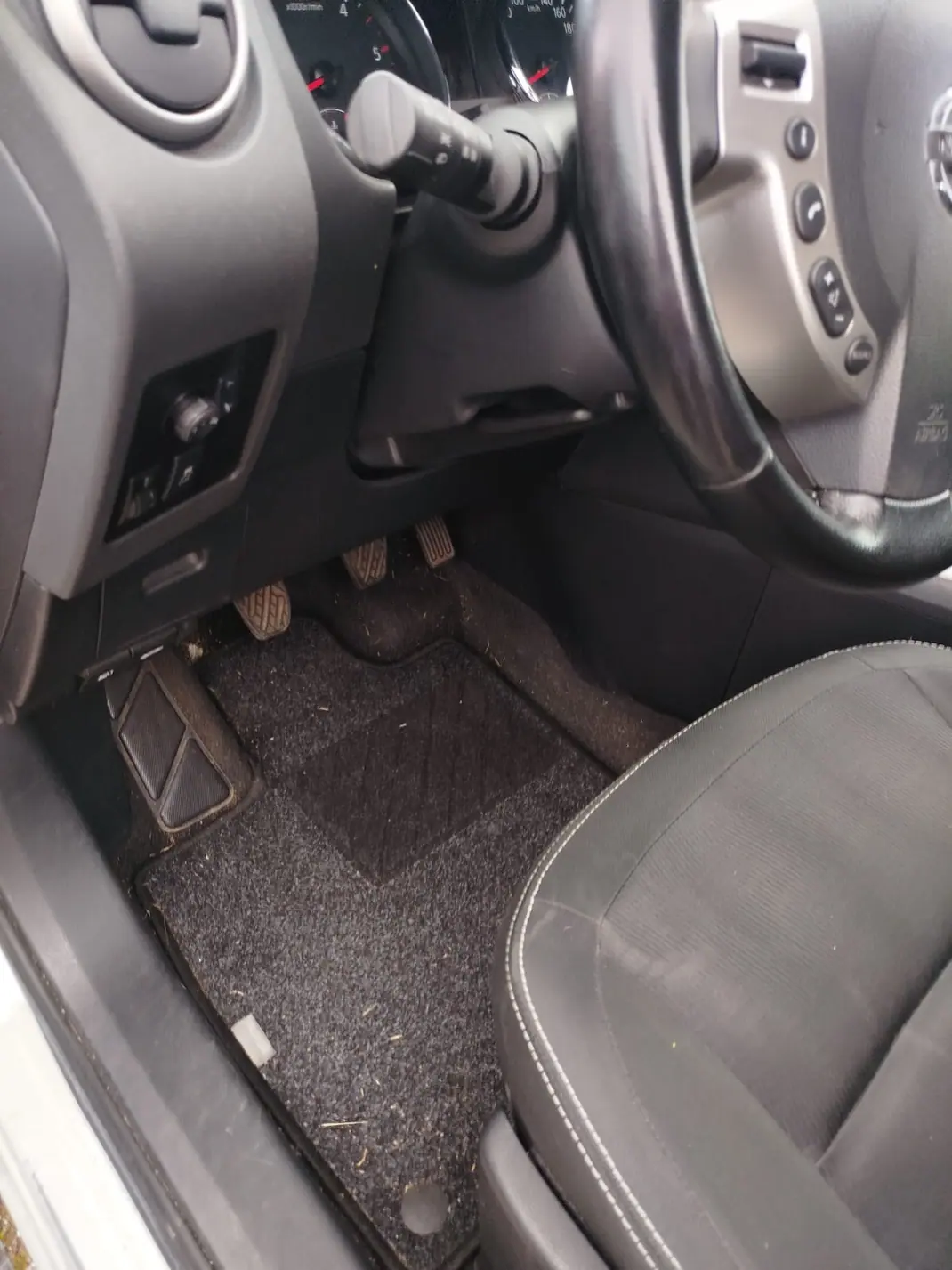 Nissan Qashqai 2011 - 12000 EUR, 101293 km - AUTO.MOTO.pt - 101293km - foto 10 de 15
