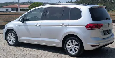 Volkswagen Touran 2016 - 13500 EUR, 211883 km - AUTO.MOTO.pt - 211883km - foto 7 de 24