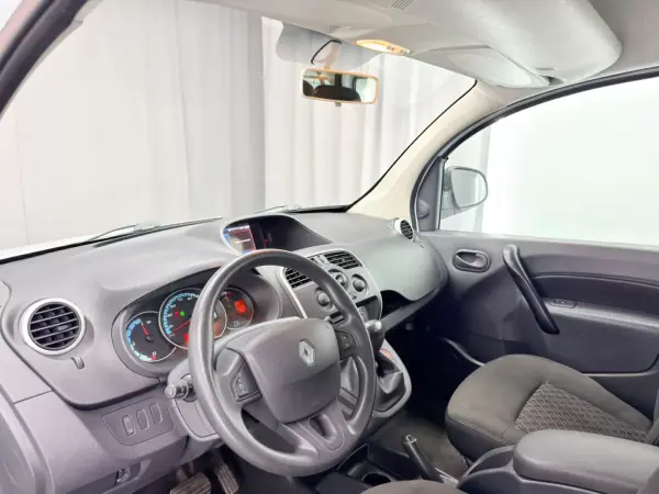 Renault 2016 - 7500 EUR, 38000 km - AUTO.MOTO.pt - 38000km - foto 12 de 16