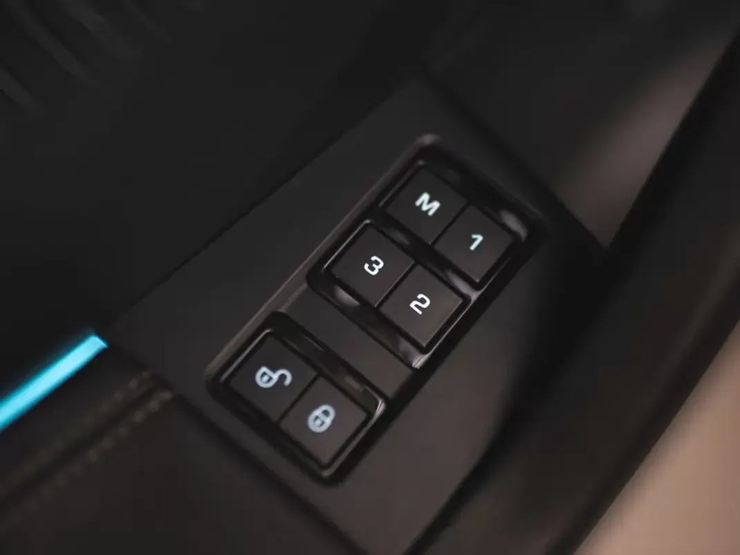 Jaguar F-Pace 2017 - 24990 EUR, 151545 km - AUTO.MOTO.pt - 151545km - foto 21 de 23