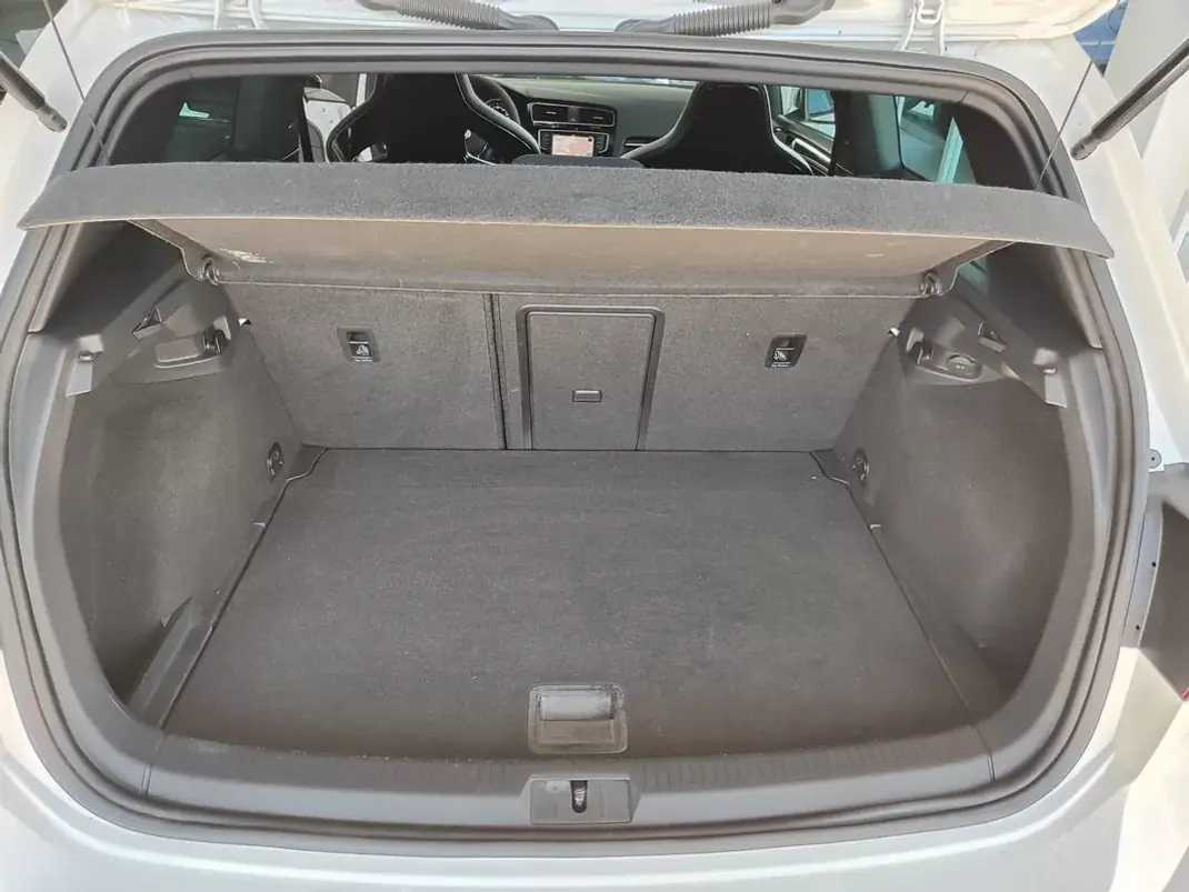 Volkswagen Golf 2017 - 30750 EUR, 76500 km - AUTO.MOTO.pt - 76500km - foto 16 de 35