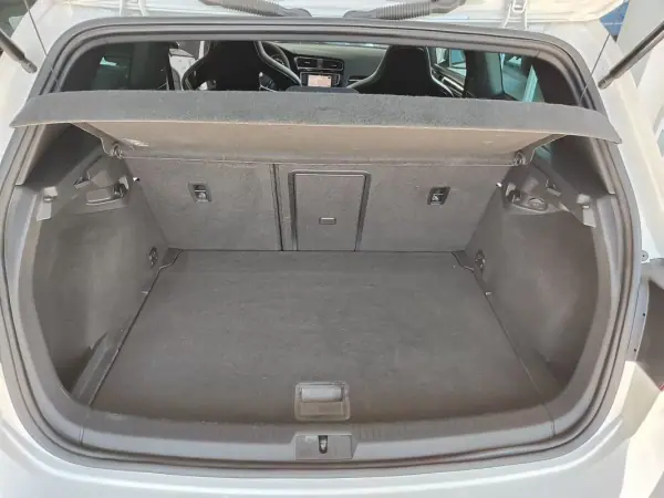 Volkswagen Golf 2017 - 30750 EUR, 76500 km - AUTO.MOTO.pt - 76500km - foto 16 de 35