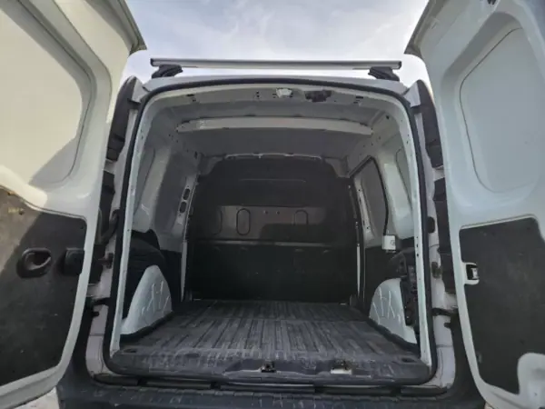 Renault Kangoo 3 Lugares 1.5 DCI IVA Dedutível 2015 - 7990 EUR, 205000 km - AUTO.MOTO.pt - 205000km - foto 6 de 12