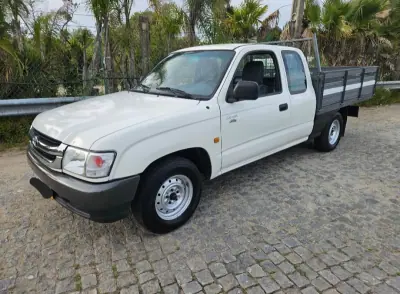 Toyota HILUX   D-4D   4WD CD   4 X 4 2002