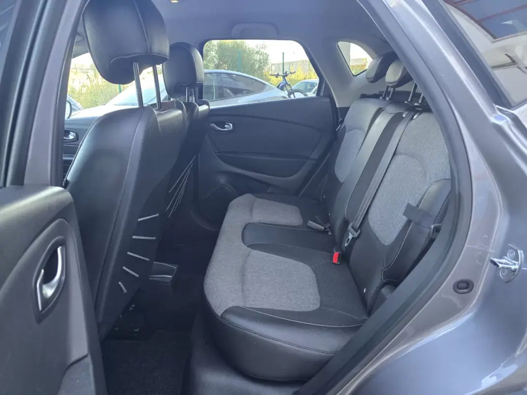 Renault Captur 2018 - 13450 EUR, 168000 km - AUTO.MOTO.pt - 168000km - foto 8 de 16
