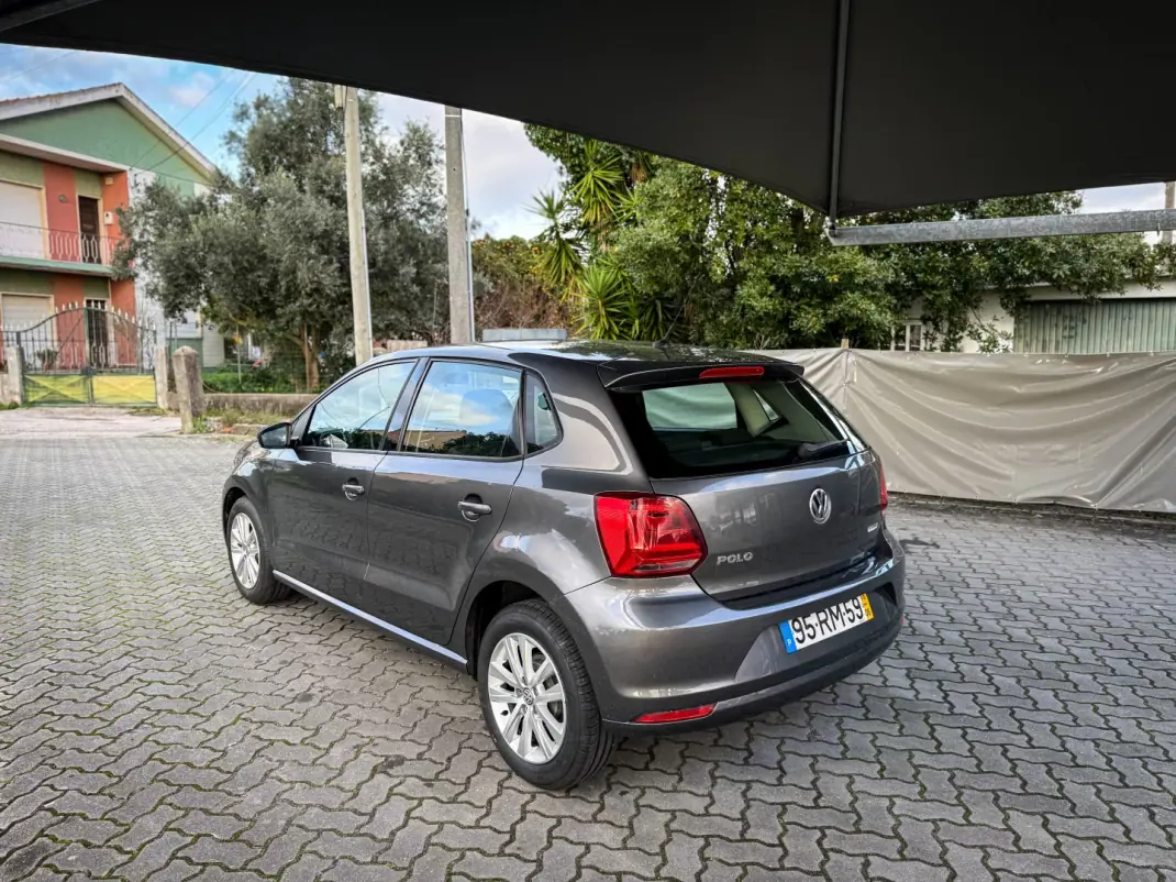 Volkswagen Polo 2016 - 9590 EUR, 130000 km - AUTO.MOTO.pt - 130000km - foto 10 de 12