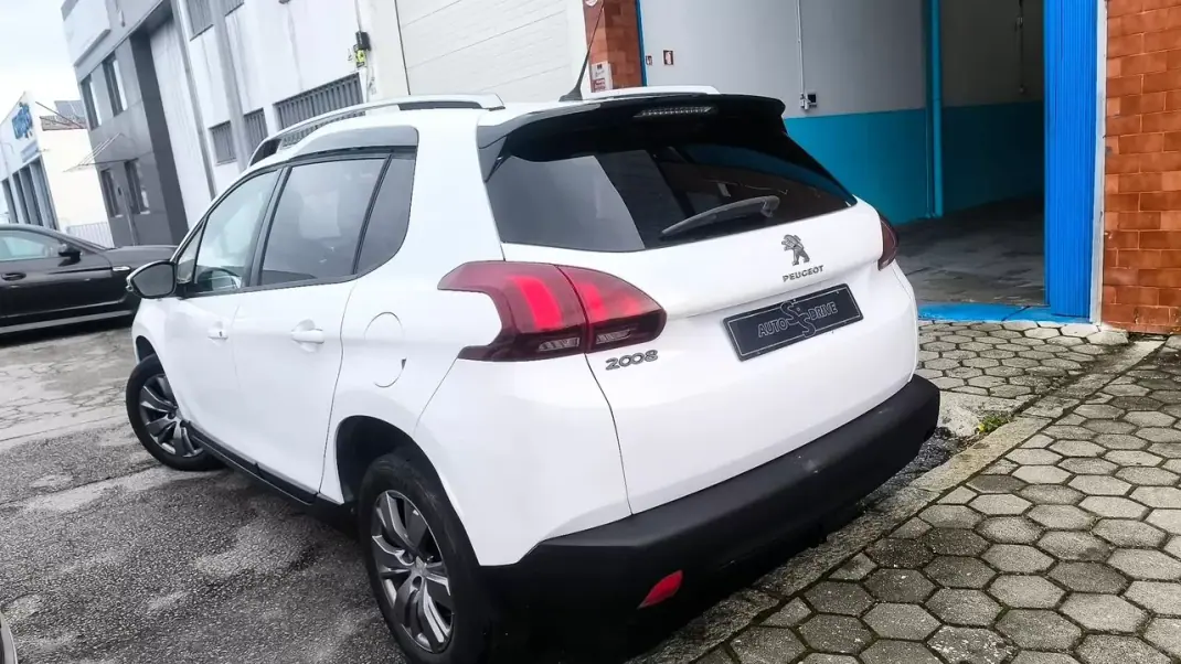 Peugeot 2008 2017 - 10900 EUR, 145000 km - AUTO.MOTO.pt - 145000km - foto 14 de 16