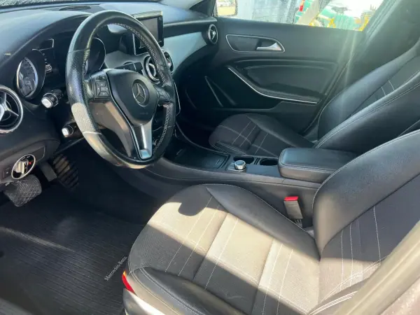 Mercedes-Benz GLA 200 2015 - 21750 EUR, 192000 km - AUTO.MOTO.pt - 192000km - foto 14 de 14