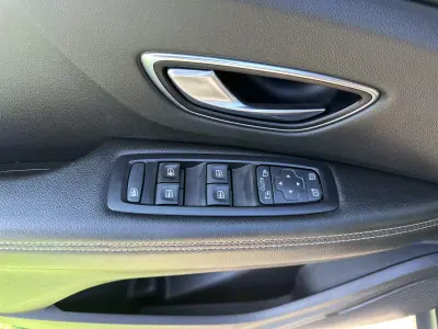 Renault Scénic 2016 - 10900 EUR, 220000 km - AUTO.MOTO.pt - 220000km - foto 24 de 66