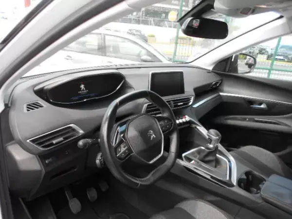 Peugeot 3008 2018 - 17500 EUR, 160386 km - AUTO.MOTO.pt - 160386km - foto 9 de 12