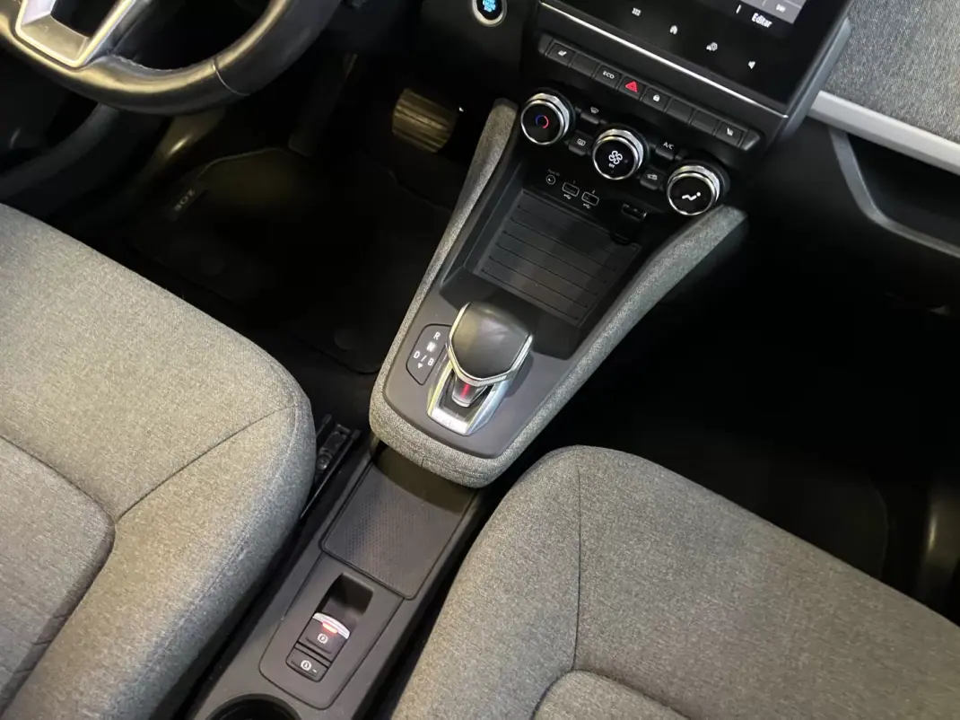 Renault Zoe 2020 - 15990 EUR, 67000 km - 67000km - foto 18 de 32