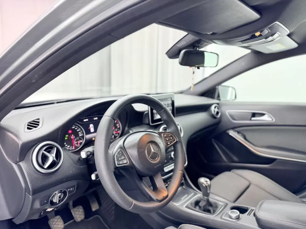 Mercedes-Benz A 180 2017 - 16500 EUR, 161000 km - AUTO.MOTO.pt - 161000km - foto 21 de 23