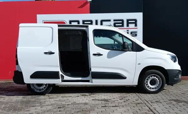 Opel COMBO 2022 - 16900 EUR, 45512 km - AUTO.MOTO.pt - 45512km - foto 9 de 20