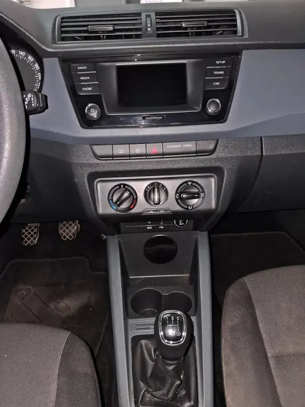 Skoda Fabia Break 2016 - 7990 EUR, 110000 km - AUTO.MOTO.pt - 110000km - foto 17 de 18