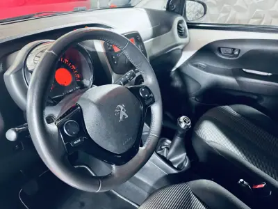 Peugeot 108 2015 - 8990 EUR, 90785 km - AUTO.MOTO.pt - 90785km - foto 34 de 41