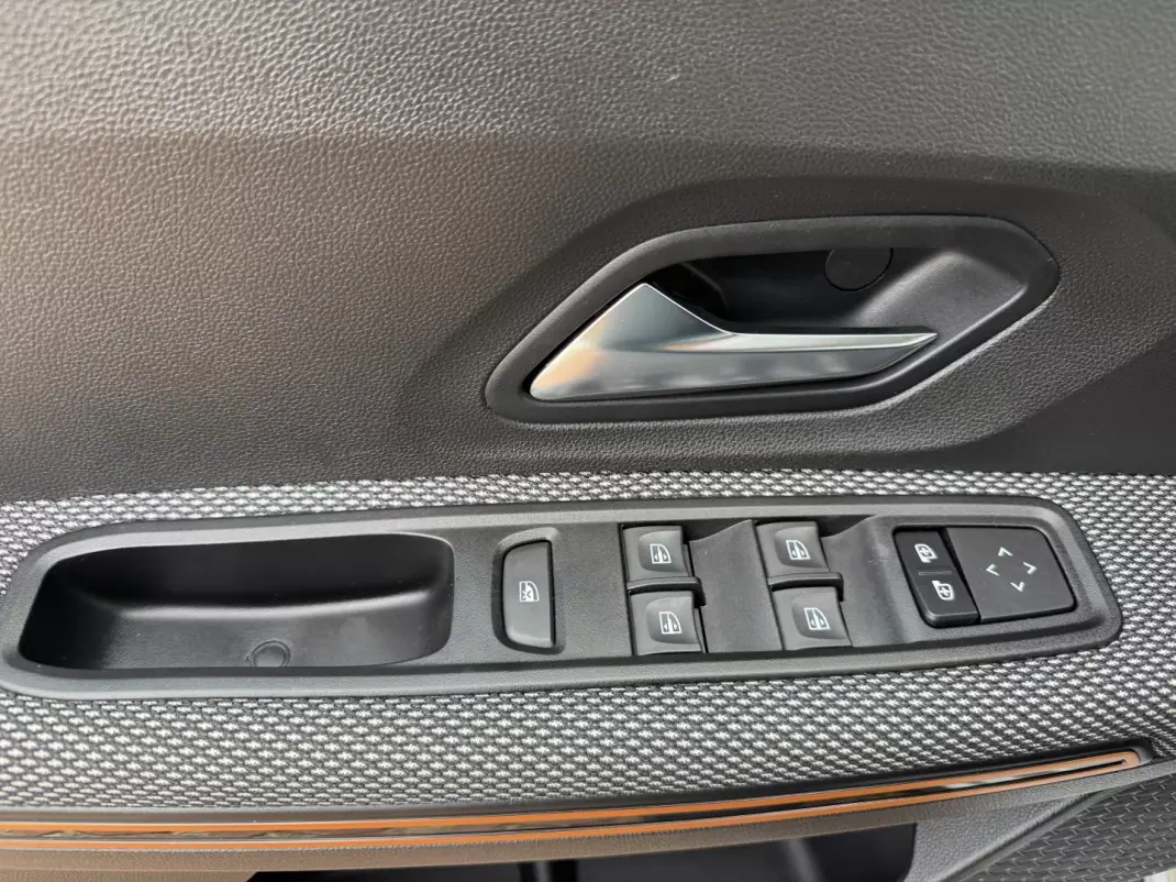 Dacia Sandero 2022 - 15600 EUR, 27510 km - AUTO.MOTO.pt - 27510km - foto 15 de 19