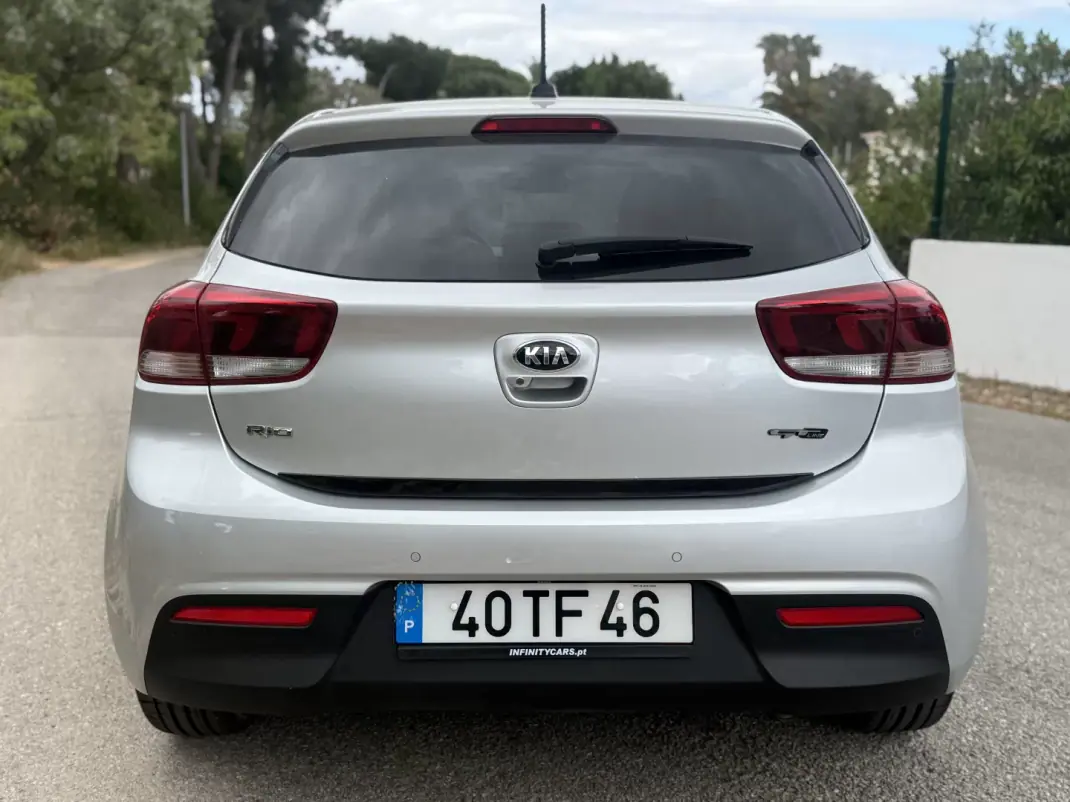 Kia Rio 2017 - 11999 EUR, 90000 km - AUTO.MOTO.pt - 90000km - foto 5 de 10