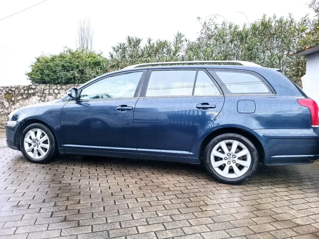 Toyota Avensis 2006 - 4999 EUR, 360000 km - AUTO.MOTO.pt - 360000km - foto 8 de 12